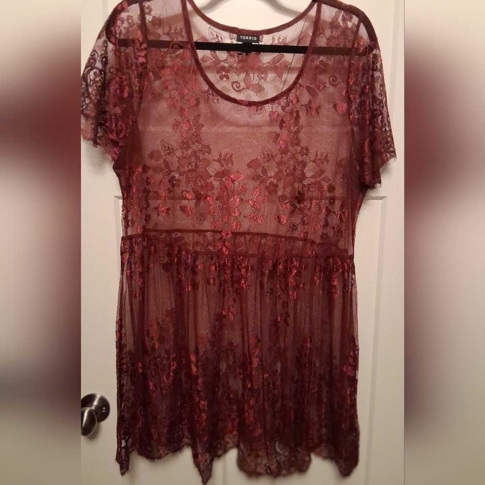 Size 1 (1X) Torrid Babydoll Sheer Lace Short Sleeve Top
